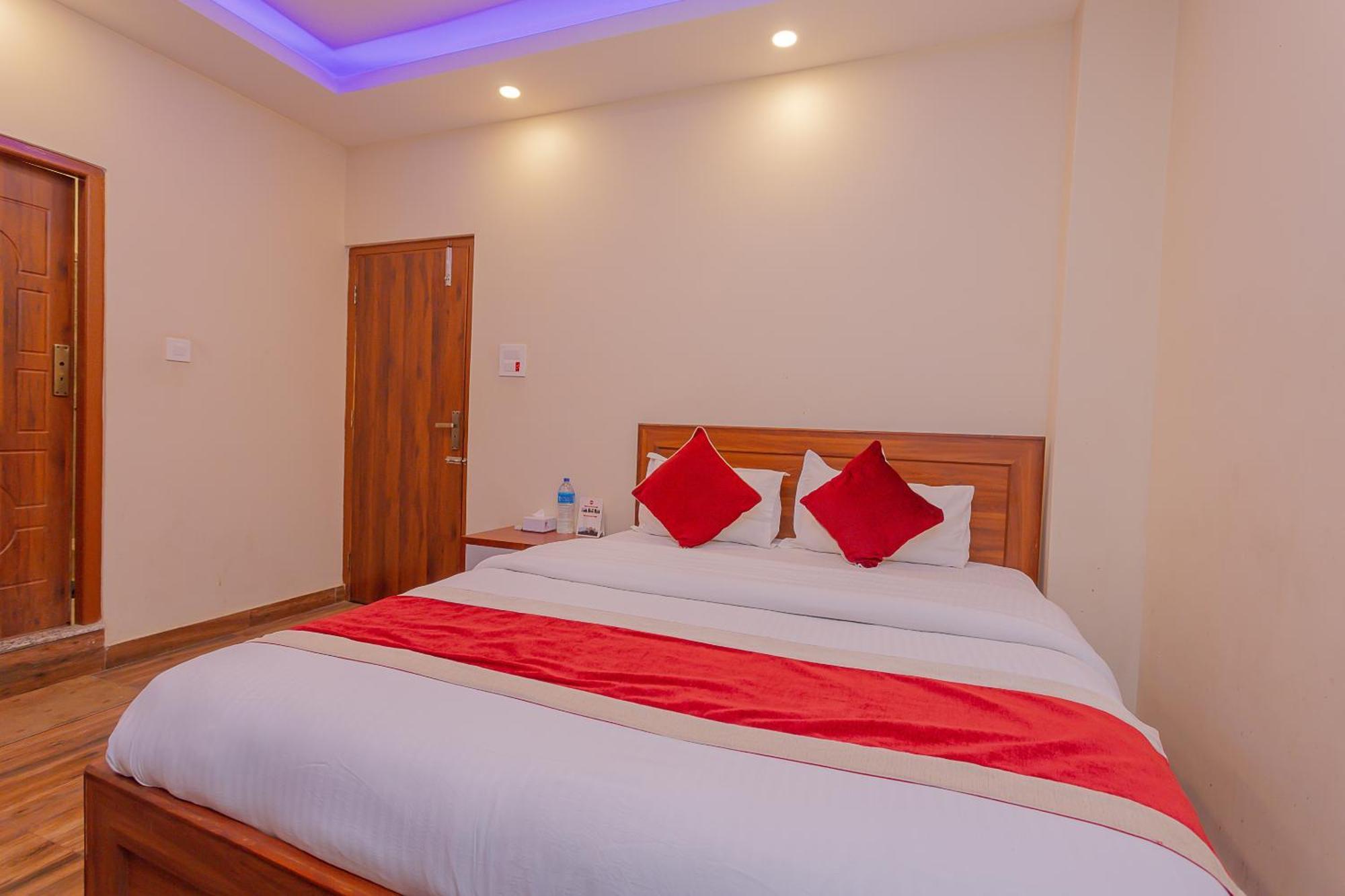 Oyo 799 Hotel Tik Tok Pvt Ltd. 加德满都 外观 照片