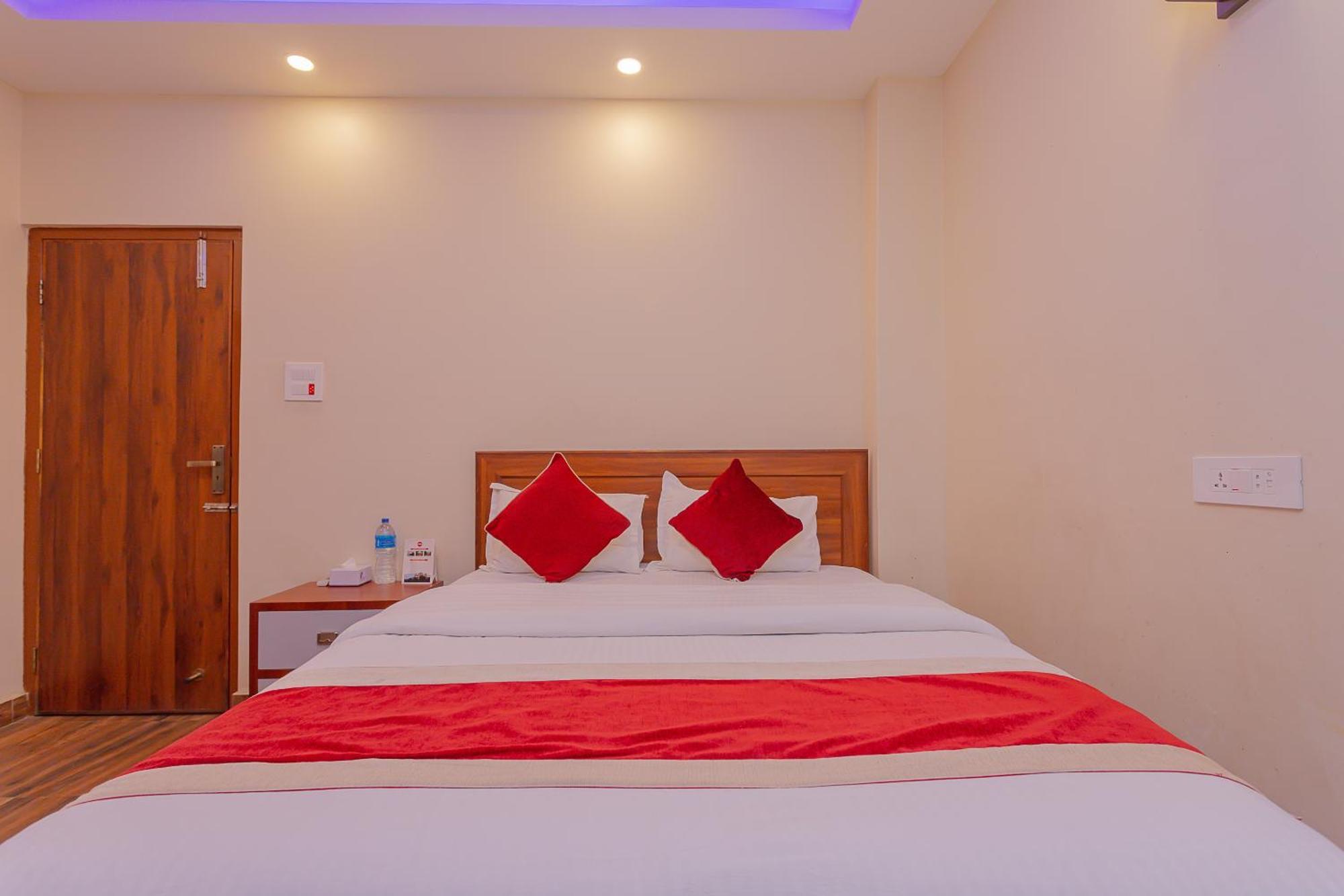 Oyo 799 Hotel Tik Tok Pvt Ltd. 加德满都 外观 照片