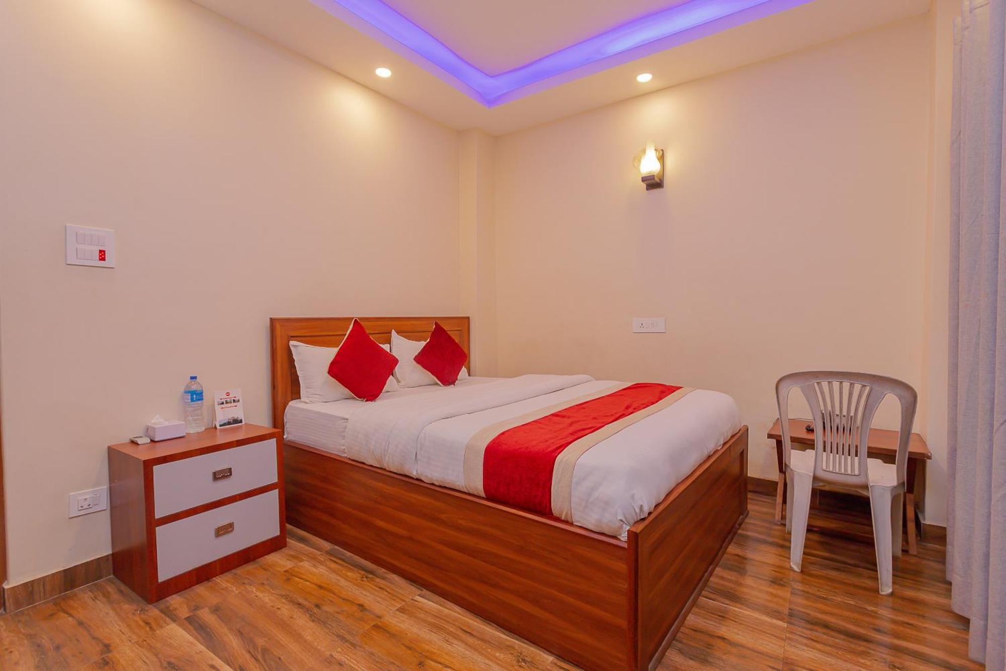 Oyo 799 Hotel Tik Tok Pvt Ltd. 加德满都 外观 照片