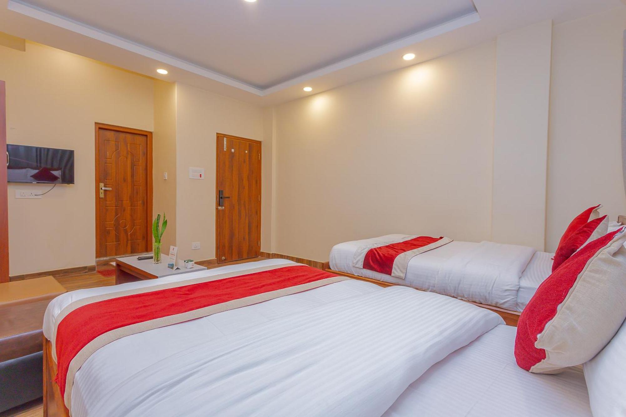 Oyo 799 Hotel Tik Tok Pvt Ltd. 加德满都 外观 照片