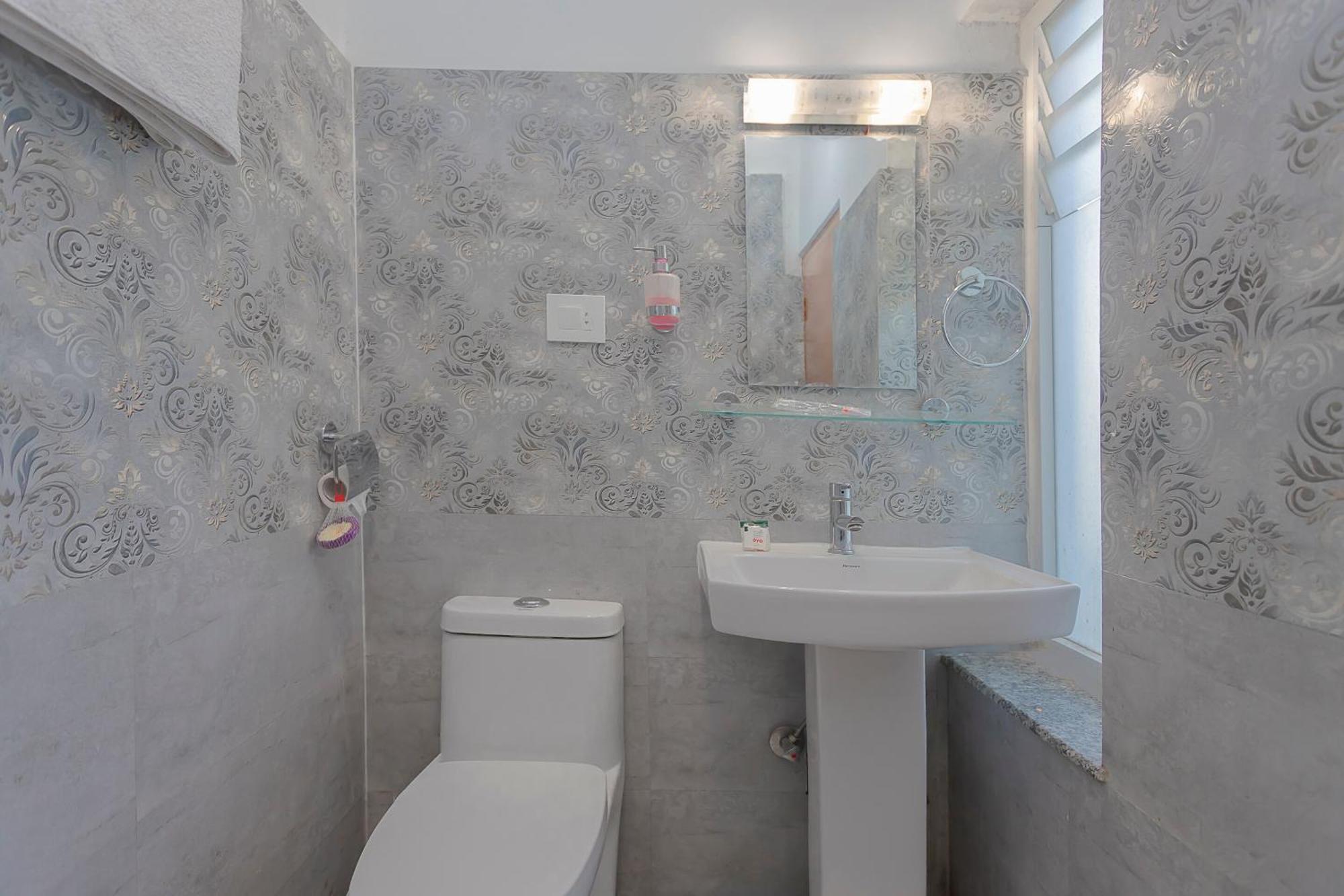 Oyo 799 Hotel Tik Tok Pvt Ltd. 加德满都 外观 照片